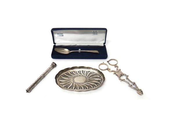 Silver and silver mounted wares, comprising; a pair of scissor action sugar nips, crest engraved circa 1760, a Victorian hexagonal slide action dip pe