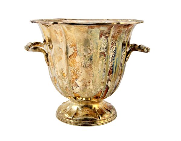 A silver twin handled ice bucket of campana form, raised on a reeded circular foot, Sheffield 1906, height 13cm, weight 438gms.  Illustrated