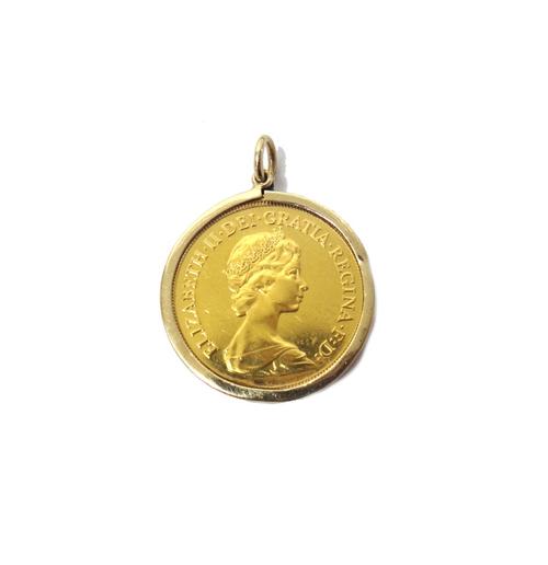 An Elizabeth II sovereign 1980, in a 9ct gold pendant mount.