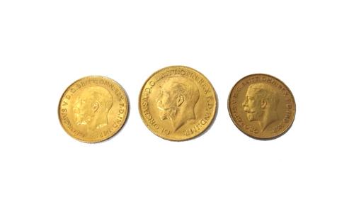 A George V sovereign 1915 and two George V half sovereigns, both 1912.