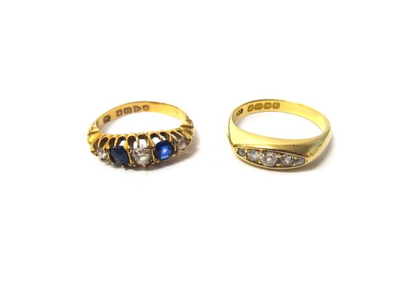 An 18ct gold, sapphire and diamond set five stone ring, mounted with three cushion shaped diamonds, alternating with two cushion shaped sapphires, Che