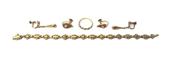 An 18ct gold and sapphire set five stone ring, a gold bracelet in an oval link design, on a snap clasp detailed 585, a pair of gold earrings, having p