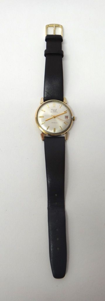 A gentleman's 9ct gold circular cased Avia-Matic wristwatch, the signed circular silvered dial with gilt baton shaped numerals, Arabic at twelve o'clo