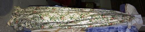 A pair of floral curtains 98cm wide x 22cm drop.