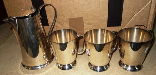 A quantity of assorted silver plate including tankards, salvers, a cruet stand and sundry.