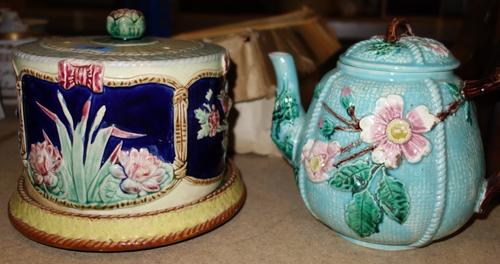 A Majolica tea pot and a Majolica cheese dish. (2)