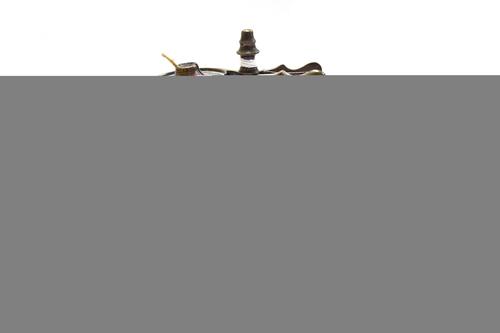 A Georgian brass wax jack, with scissor action and looped handle, on a circular base, 12cm high.