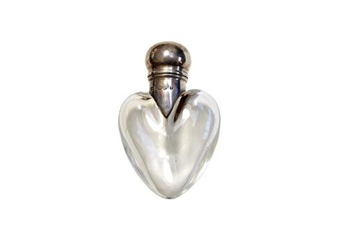 A glass and silver mounted scent bottle, hallmarked Chester 1898, maker's mark for George Watts & Co., heart shaped with hinged silver mounts, 6.5cm.