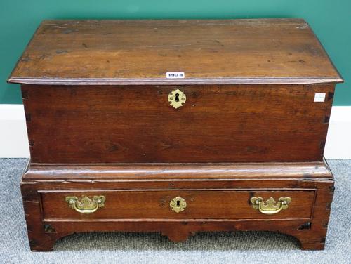 An 18th century small oak coffer or 'Coffor Bach', the lift top over single drawer base on pierced bracket feet, 60cm wide.