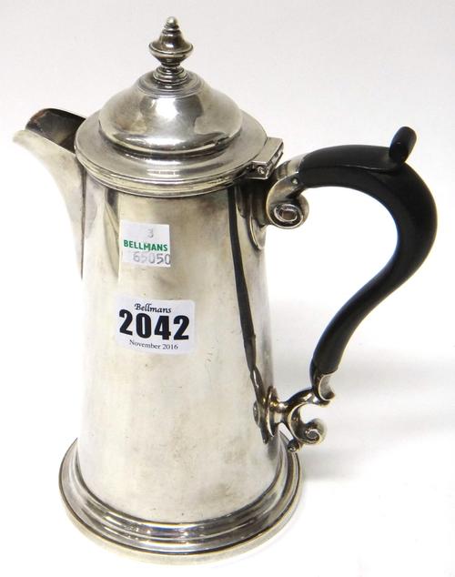 A silver hot water jug, of tapering cylindrical form, on a circular base with a wooden handle, Sheffield 1925, gross weight 488 gms.