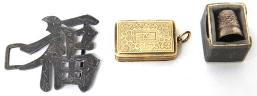 A silver gilt rectangular vinaigrette, circa 1810, the grille decorated with a central basket within a pierced scrolling surround, the exterior engrav