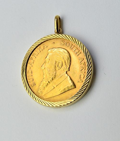 A South Africa krugerrand 1970, in a gold pendant mount, detailed 9 CT, weight 37 gms. Illustrated.