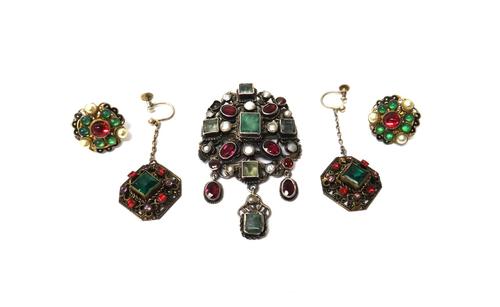 A Renaissance revival style cultured pearl, foiled backed beryl and red gem set pendant brooch, the front with three pendant drops (one red gem lackin
