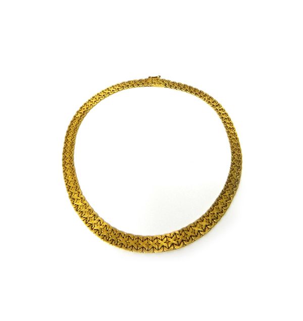 An 18ct gold collar necklace, in a graduated multiple link design, having a textured finish, on a snap clasp, with a foldover safety catch, detailed 7