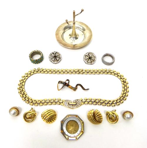 A pair of gold earclips, with fluted decoration, two pairs of earclips, a pair of imitation pearl earstuds, two rings, two brooches, a costume collar