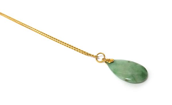 A gold mounted drop shaped jade single stone pendant, on an Oriental gold neckchain, with an 'S' shaped clasp, length of chain, 42cm.