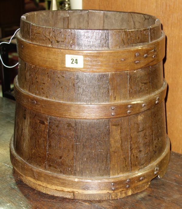 An oak coopered bucket of tapering circular form, 32cm high.   J5