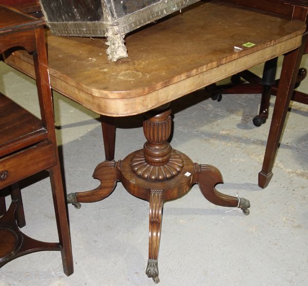 A mahogany rectangular occasional table on four downswept supports, 81cm wide. I3