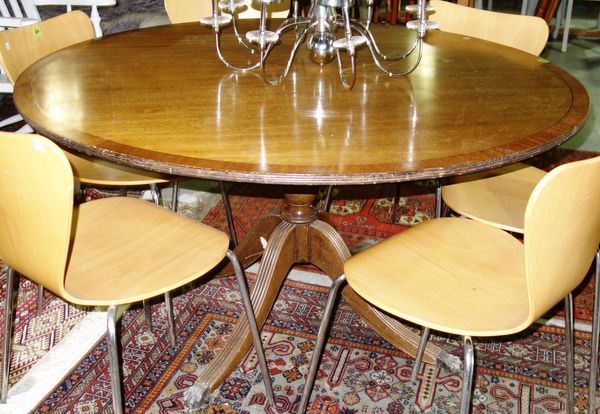 A Regency style mahogany circular table, 134cm wide.  F8