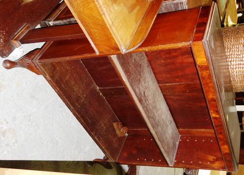 A 20th century mahogany open bookcase, 91cm wide. H4