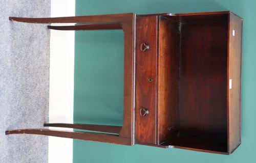 A George III mahogany cheveret with open recess over single drawer on later stand, with splayed square supports, 51cm wide.