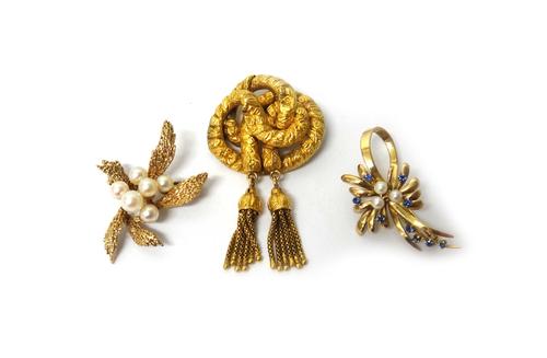 A Victorian gold brooch, in an entwined design, the front with two pendant tassel drops, a 9ct gold and cultured pearl brooch, in an abstract design a
