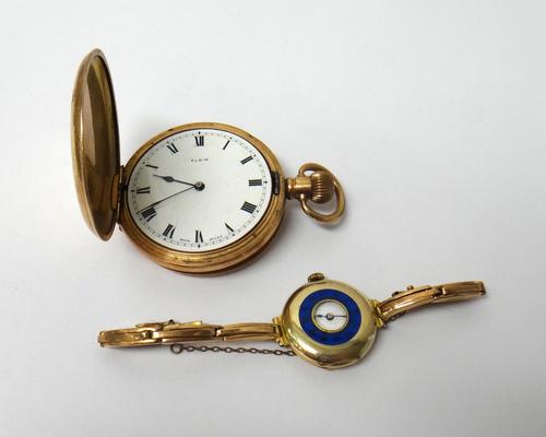 A lady's 9ct gold circular half hunting cased wristwatch, with an unsigned Swiss jewelled movement, import mark London 1914, on a sprung bar link brac