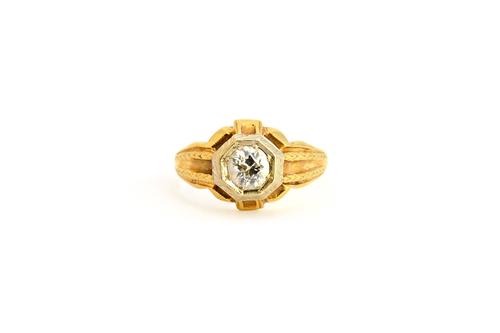 A gold and diamond set single stone ring, mounted with a cushion shaped diamond, otherwise with pierced decoration, detailed 14 K, ring size U.  Illus