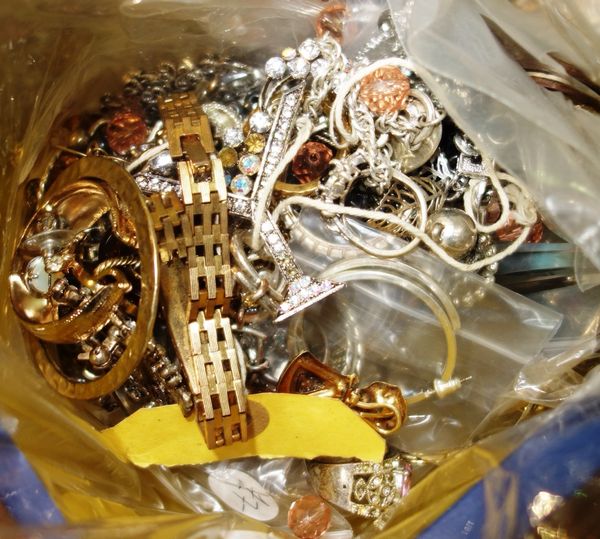A quantity of costume jewellery, (qty).  CAB