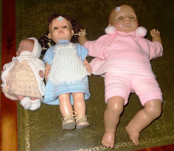 A group of three dolls, (3). S3T