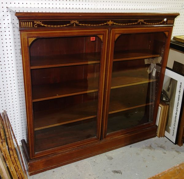 An Edwardian mahogany glazed bookcase, 121cm wide.  I1