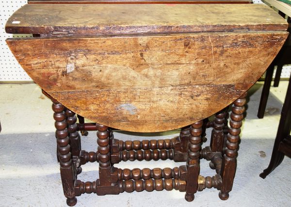 An 18th century oak gateleg dining table, 84cm wide