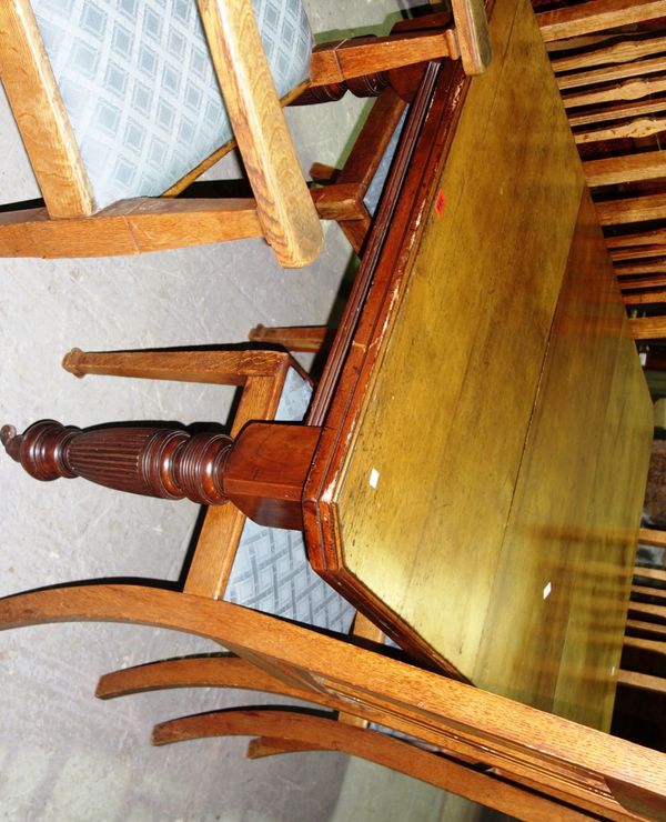 An Edwardian mahogany extending dining table, 145cm wide.   D4