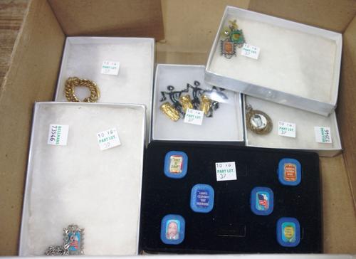 American historical interest; A quantity of Martin Luther King commemorative costume jewellery, including bracelet, rings and earnings.  CAB