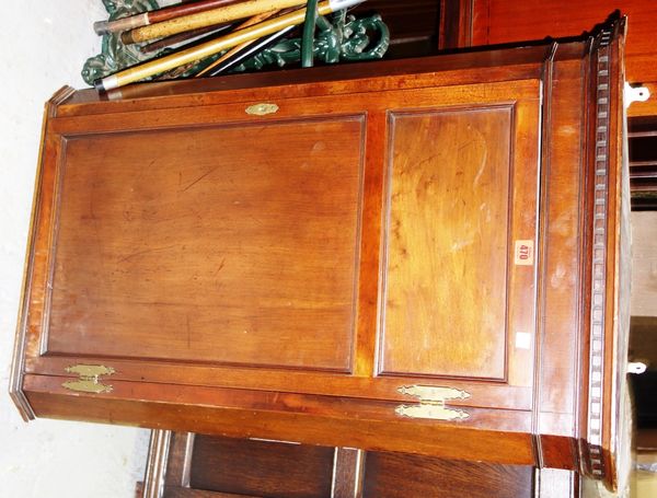 A 19th century mahogany hanging corner cupboard.  L6