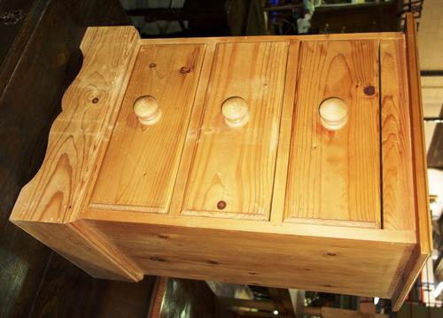 A small 20th century pine three drawer bedside chest, 46cm wide and a small pine occasional table, (2).   G6