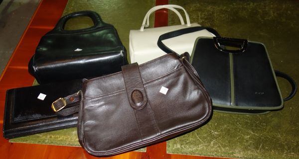 A quantity of 20th century handbags.  S1B