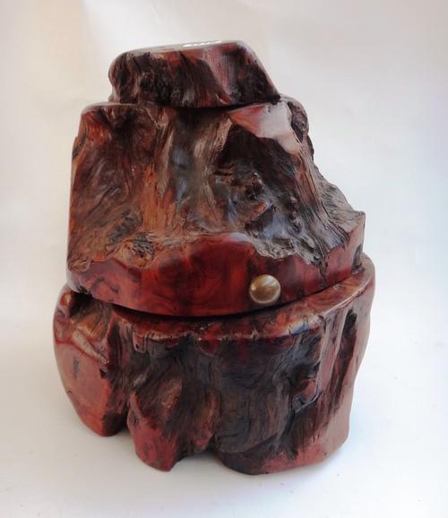 A yew wood root ball box, of naturalistic form, with hollowed interior, 32cm wide.