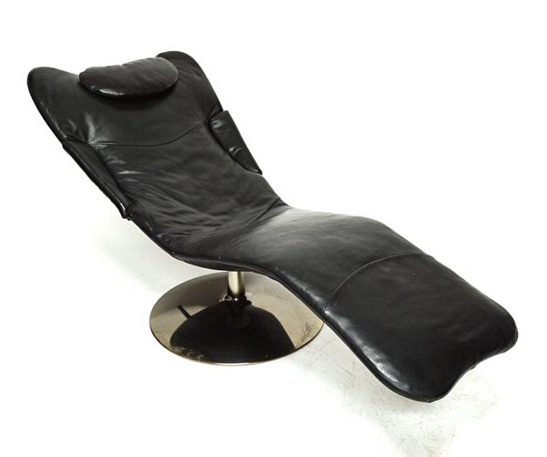 Natuzzi; a 20th century black leather upholstered chaise longue, on a circular chrome base, 190cm long. Illustrated