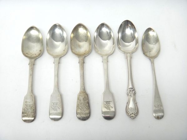 Four Victorian Irish silver fiddle pattern dessert spoons, Dublin 1844 and two further silver dessert spoons, combined weight 326gms.