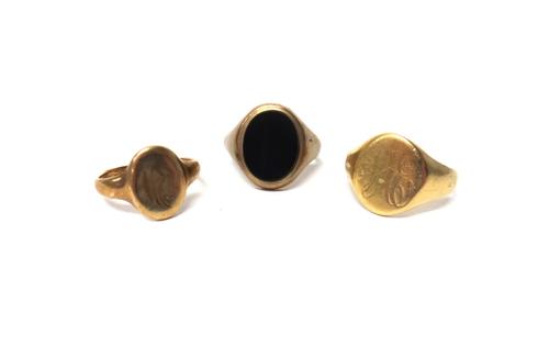 An 18ct gold oval signet ring, monogram engraved, weight 8.7 gms, a 9ct gold oval signet ring, weight 4.1 gms and a 9ct gold and black onyx oval signe