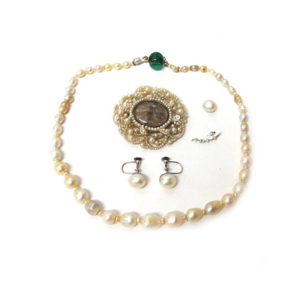 A single row necklace of graduated cultured pearls, on a gold and emerald bead clasp, a pair of cultured pearl earrings having screw fittings, an oval