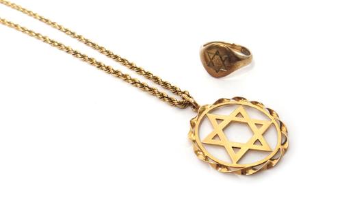 A 9ct gold oval signet ring, ring size S, weight 6.2 gms, a gold Star of David pendant, detailed 750 and a gold ropetwist link neckchain, weight of pe