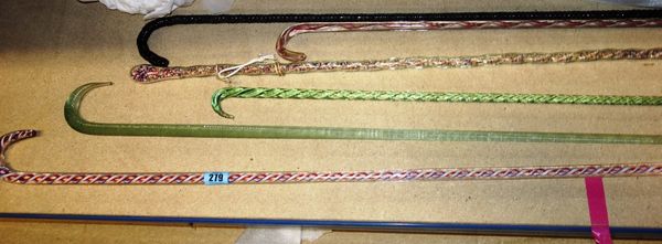 A group of 19 glass walking sticks of varying sizes, (19).