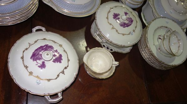 A Royal Worcester dinner service of the Chamberlain design.  (a.f)