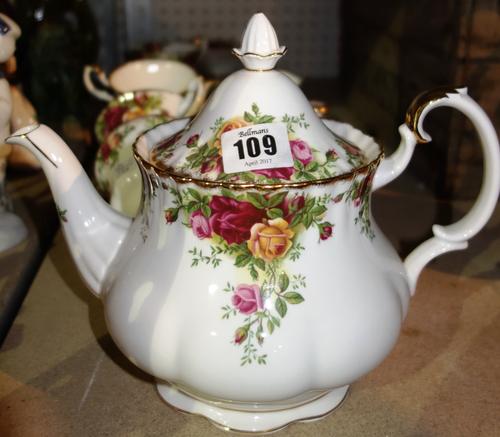 A quantity of Royal Worcester Old Country Roses tea wares.   SH2