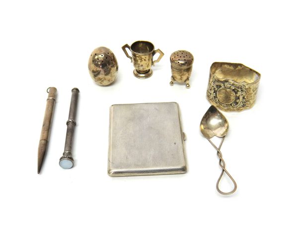 Silver and silver mounted wares, comprising; a rectangular compact, with engine turned decoration, a slide action pencil, with a seal terminal, a prop