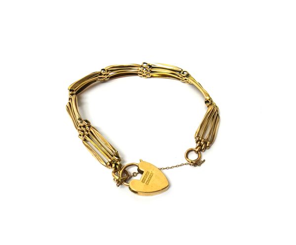 A gold bar and oval link gate bracelet, on a gold heart shaped padlock clasp, detailed 9 CT, gross weight 11.3 gms.