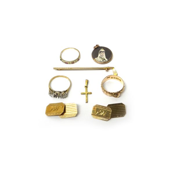 A gold brooch, designed as a golf club, detailed 9 CT, a pair of 9ct gold cut cornered rectangular cufflinks, a Victorian 9ct gold ring, in a buckle a