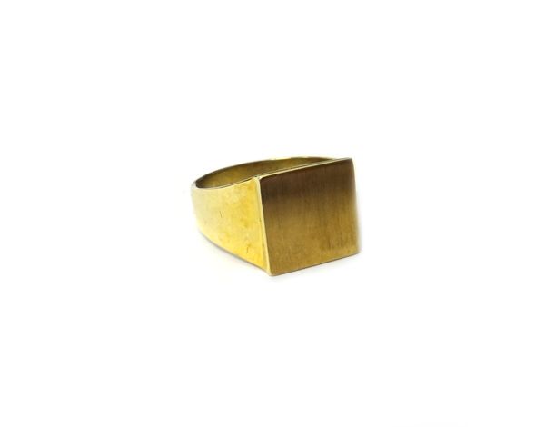 A gentleman's 9ct gold square fronted signet ring, ring size W and a half, weight 6.8 gms, with a case.